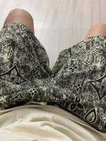 高品质 品名： Lv-25Ss 夏新款复古老花牛仔休闲宽松阔腿抽绳松紧短裤 面料：牛仔 颜色： 复古老花 尺码M-L-Xl 腰围 臀围 裤长 M 70 110