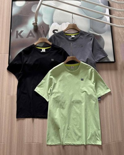 Kolon Sport可隆男短袖吸T恤商务通勤 圆领短袖T恤 简约而不失时尚的设计，是可隆针织短袖的一大亮点。流畅的线条勾勒出利落的版型，无论是搭配休闲短裤，还