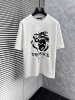 范思 2025春夏新款首发专柜最新款短袖圆领T恤 高端订制 设计前卫时尚 品牌Logo重工艺设计 高端定制双丝光面料.手感柔软.穿着舒适.专柜级别精致车线.做工