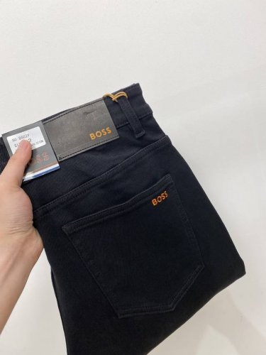boss 2025最新品 专柜同步有售 原单狠货 水洗休闲牛仔裤 进口原版水洗弹力面料 舒适有弹性 原版五金辅料装饰Logo 版型超正 档次极高 专柜品质 上身