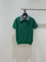 miumiu新款 简约时尚，假2件设计！翻领短袖针织衫，Sml码现货充足。柔软透气，一衣两穿效果，夏日新宠，赶紧抢购吧！针织衫现货#