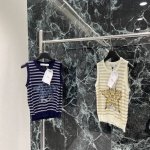 背心 Ｄ家 25夏季新款 五角星条纹刺绣针织背心 胸前碎花五角星图案装点通体撞色条纹设计 下方品牌织带徽标与之呼应 彰显高级定位和时尚调性 优雅色系打造文艺氛围