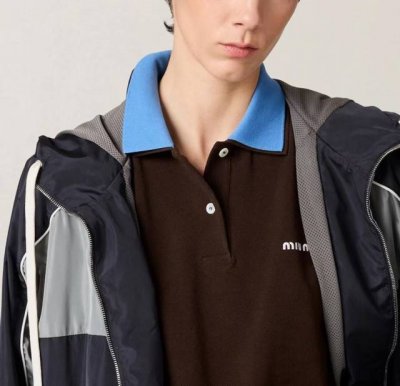 miu Miu 25Ss棉质珠地布Polo衫 6317购入开发 双股精疏棉珠地布210克 定制扁机罗纹 进口刺绣 面料酵洗 定制1：1纽扣 定制1：1商标 合身
