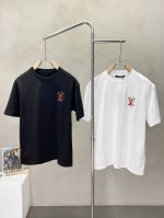 Louis Vuitton路易威登独家专供新款原单男士休闲短袖 高端定制 高版本 时尚百搭爆款进口面料 手感超柔软细腻 穿着亲肤舒适 高端精品 代工厂p精细做工