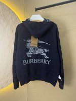 独家品质 全年有货 Bur 巴宝莉区别市场通货Burberr* 巴宝*24新爆款战马连帽双面穿针织衫毛衣。 区别市场通货，尺码稍大，附和喜欢穿宽松人群，高品质，