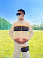 芬迪 2025夏季防晒衣套装皮肤衣，采用进口轻尼龙科技面料制作，3D印花上身柔软舒适，防风防雨防晒，并且超级轻盈！款式更是时尚有型，五金全部客供，拉链刻有专柜品