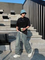 25Ss J.W.Anderson经典款圆领短袖T恤，选用330克双纱平织棉面料打造，立体品牌Logo标识。螺纹针织领口。男女同款 码数：S-2Xl 颜色：黑，