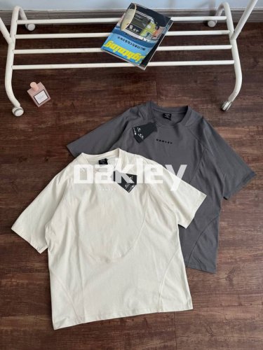 欧克利Oakley户外休闲硅胶Logo短袖登山跑步运动速干T恤 户外日线高克重棉质面料，亲肤透气，吸湿排汗！手感扎实，耐穿！ 明线立体剪裁，多裁片，弧形剪裁！上
