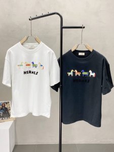 P170。Hermes爱马仕独家专供新款原单男士休闲春夏短袖 高端定制 高端版本 时尚百搭爆款进口面料 手感超柔软细腻 穿着亲肤舒适 高端精品 代工厂P精细做工