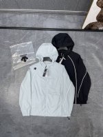 Descente 迪桑特25Ss最新款轻量透气反光连帽皮肤衣防晒衣夹克外套 定制锦纶小网格面料 清爽透气不粘身，非常轻薄，内里全部包边工艺 不路线头 松紧袖口，