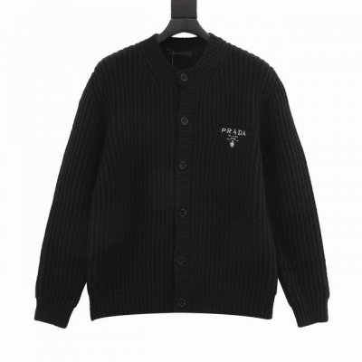 款号Y507 prada 普拉达 23Fw 徽标刺绣粗纺羊毛开衫外套 定制订纺粗纺羊毛并经过柔顺处理 亲肤不扎 颜色历经3次染色还原原版颜色效果，胸前刺绣我们采
