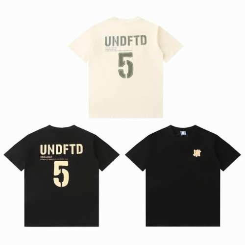 Undefeated Ss25 五条杠Logo字母数字美式复古短袖T恤 男女同款 面料：240G双纱面料，不变型不起球 辅料；全套辅料定制；1:1版本 颜色：黑