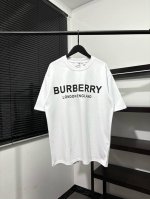 高版本 质量很好 巴宝莉Bbr胸前经典两排字母印花短袖T恤 burberry 巴宝莉新款四排字母限定伦敦系列印花圆领短袖T恤 精纺棉材质轻薄透气 上手棉感偏强
