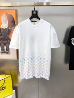 lv 路易威登2025早春新款男士原单圆领短袖针织毛衣 柜台同步售卖 渠道货 高版本爆款 时尚百搭 烫印胶进口澳钻Logo设计 定制进口羊毛天丝棉混纺面料 定制