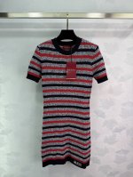 Gucc*家 25夏季新款 短袖针织连衣裙 通体撞色条纹裙摆刺绣字母Logo 精致常规版型上身巨显瘦 定制提花工艺 低调奢华 时髦精必备单品解锁所有穿搭 经典单