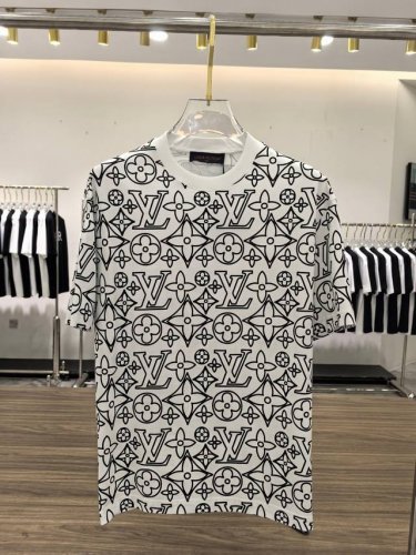 新品 Lv 男士时装款圆领短袖T恤，贸易公司洋行货，高级限定款，25年春夏新品，明星级人气单品！ 客供埃及进口顶级面料，甄选尼罗河区域光照极好的上等棉花原料，经