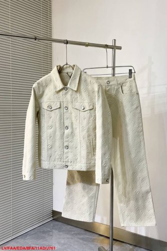 套装 上衣 裤子 J761 Lv 顶级源头工厂p，代购原单品质 路易威登满印压花浮雕牛仔裤，Yb购入打版，采用定制丹宁牛仔面料，白色刻字钉珠纽扣门襟开合，前胸对