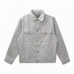 款号：Zmr13# Louis Vuitton Lv路易威登满印提花牛仔夹克外套 整体衣服设计感十足 经典满印Lv字母Logo无论是看起来还是穿起来都是很高级