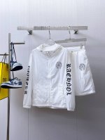 克罗心 2025夏季防晒衣套装，采用进口轻尼龙科技面料制作，3D印花上身柔软舒适，防风防雨防晒，并且超级轻盈！款式更是时尚有型，五金全部客供，拉链刻有专柜品牌L