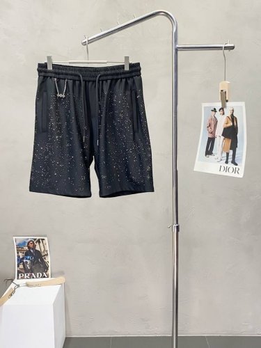 louis Vuitton路易威登独家专供新款休闲短裤 高端版本！专柜定制面料 透气舒适度高，细节无可挑剔，品牌元素设计理念，体现高品质。手感细腻柔软！呈现休闲