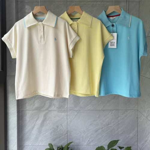 商场同款 Hazzys哈吉斯夏季新品宽松版大翻领短袖Polo衫女 面料舒适，干净，文罗清晰，做功考究领子舒适，领边撞色边边，线条流畅纽扣设计，结实，细节中彰显品