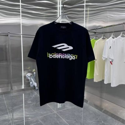 Bal 2025春夏新款 圆领短袖T恤 刻字模 男女同款宽松版 S M L Xl Xxl 五个码 颜色：黑色 白色 浅绿色