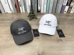 9494# #始祖鸟经典款棒球帽软顶鸭舌帽男女同款帽子情侣帽户外街拍显脸小帽子# 可调节 颜色：灰色 白色