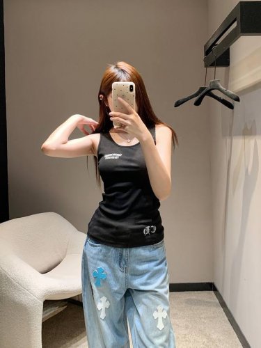 Chorme Heart* 25Ss春夏新款 梵文印花背心丨独家高版出品！胸前做旧喷漆设计，后背饰有品牌Logo印花设计，复古设计感满满！背心可搭配牛仔裤，瞬间