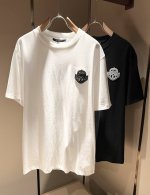 Louisvuitt*路易*登 2025春夏全新系列单品上线，非常时髦前卫的一款男女同款短袖T恤，标识Logo图案刺绣工艺修饰！区别于以往的不同，宣示品牌传承多
