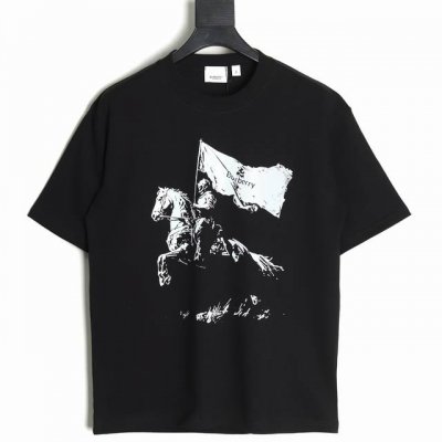 burberry 巴宝莉 25Ss 做旧战马短袖T恤 面料采用定制240G 26支特滑双股精棉平纹高密无尘全棉布料。前幅高密度加厚，走线平整，代工品质，全套定制