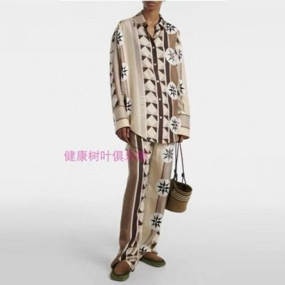 原版Low 2025夏季新款时尚定位印花翻领衬衫，高品质仿真丝面料 质感超赞！尽显高级感 视觉盛宴 四季必入的百搭单品 女神神器！减龄少女风气质优雅不失甜美！版
