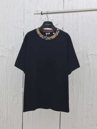 burberry* 巴宝莉25Ss格子领圆领短袖T恤 230G 采用15S精棉平纹，格子提花罗纹工艺是其品牌标志性设计元素之一，结合了经典的Nova Check