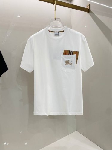 巴宝莉 2025早春新款男女同款短袖T恤，！定制专属纯棉面料，定制原版工艺螺纹，胸前重工字母Logo工艺设计！简约大方，从容百搭，档次极高，完美融入时尚还有风情