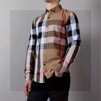 上新！！ ，经典再续！Bur家！男士休闲商务通勤款大格子长袖衬衫！！！ 经典再续！巴宝莉经典大格子长袖衬衫！ 上身版型超赞！ 即修身！又好看！本人自留款！亲身力