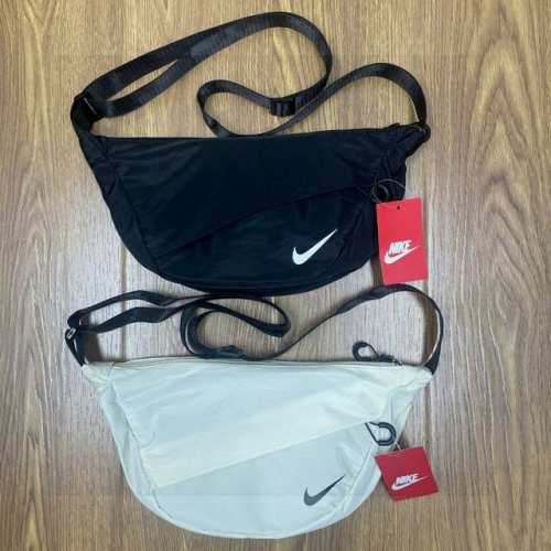 nike耐克饺子包多功能运动旅游休闲腰包手提包单肩包斜挎包 颜色 黑色 米白色 尺寸 37X18X08 Cm 7118