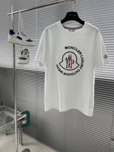 Mon 2025Ss夏季新品，男士撞色立体刺绣徽标时尚休闲圆领短袖T恤！贸易公司渠道稀出，选用客供进口100%平纹棉材质，针凿密实，挺括有型，着身舒适无闷热感，