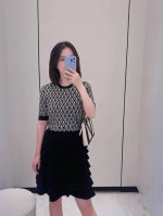 P230Valen华伦家！专柜款！25早春款！V字母Logo图案提花圆领短袖上衣！三标齐全！码数S M L，现货发！ M码胸围88衣长52