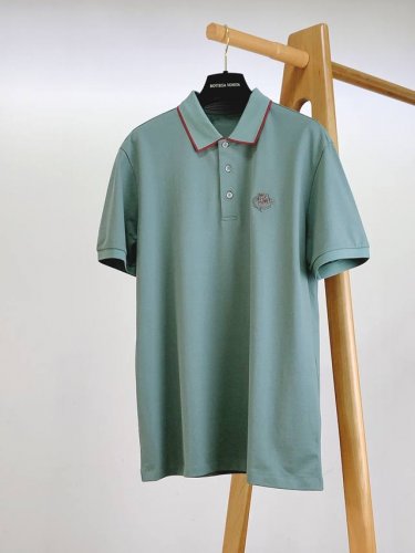 loropiana L. P2610Ss春夏新品 Lp起脚珠地翻领短T。 非常规面料裁剪缝制 , 像毛衣一样横机提花织造！ 进口丝光棉纱线, 厚度和常规珠地一样