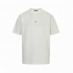 prada 普拉达 胸前三角标字母压花短袖 面料采用高克重260G重精梳棉，定制1:1螺纹，面料舒适亲肤无异感， 制定染面料，纺织密度高，垂感佳，不易变形，厚织