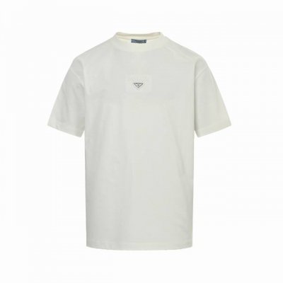 prada 普拉达 胸前三角标字母压花短袖 面料采用高克重260G重精梳棉，定制1:1螺纹，面料舒适亲肤无异感， 制定染面料，纺织密度高，垂感佳，不易变形，厚织