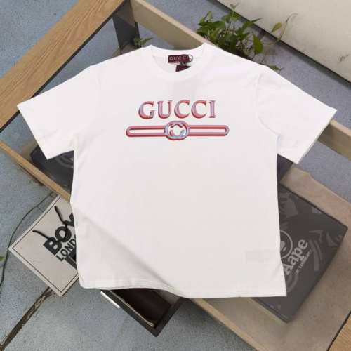 高版本 2025新款Gucci古驰经典腰带字母图案Logo印花休闲情侣圆领短袖T恤，采用32支双纱精梳纯棉爽滑手感，纯棉不起球不起毛，面料厚度270克重，单件重