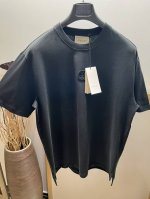 Size：S M L Xl 黑 白两色 男女同款 G家G*Cci 古驰 互扣式双G刺绣贴饰开叉半袖T恤衫 经典款百搭减龄款 纯棉制品建议干洗或反面洗衣袋包裹冷水