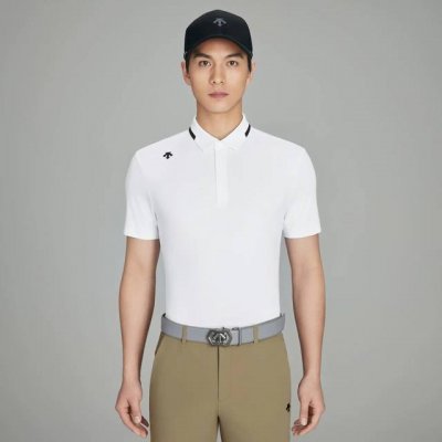 迪桑特高尔夫领子拼色 Field系列男士短袖polo衫夏季新品 简约基础款短袖polo衫。采用质感动感珠地网眼面料，质地挺阔，弹性丰富，且包覆性强。 领口拼色设