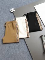 burberry 巴宝莉25Ss专柜同款毛圈短裤情侣款 采用棉质毛圈面料精心制作 饰以同色调提花图案 突显 巴宝莉经典的 格子印花 厚板立体 衣服偏厚使整体高透