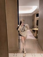 上新140 西太后/25Ss土星系带防晒上衣～ 颜色：白色 码数：Sml s码推荐： 80~100 m码推荐：100～115 l 码推荐： 115～135