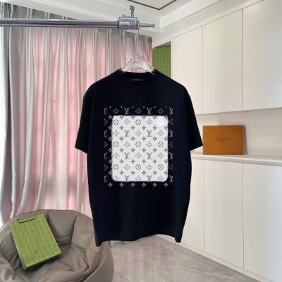 LV*路易威登2025春夏季新款 个性字母Logo印花 定制面料300G 短袖T恤 男女同款 尺码：S M L Xl Xxl 五个码 颜色：黑色 白色 铁灰色