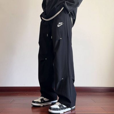上新 Nike 耐克春季新款 户外工装裤 裤兜处经典刺绣Logo 一条裤子可穿出两种风格 可束脚 可直筒 这款裤子绝对是衣柜里最出色的一款 绝对超高品质 绝对让