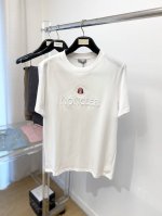 蒙口、2025最新款短袖T恤，帅气时尚，胸前设计凹凸印胶图案字母Logo，简约百搭款。面料棉 不仅挺括，保持潮流的廓形，又穿着舒适，纱织更细腻，码数S-Xxl