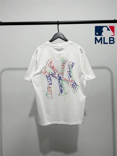 高品质！Mlb柜子新款后背洋基彩线印花大Logo短袖T恤！三标齐全，三联吊卡，原厂包装！通肩压条保证舒适性！高端品质2025Mlb Ny 彩线涂鸦款 情侣圆领短