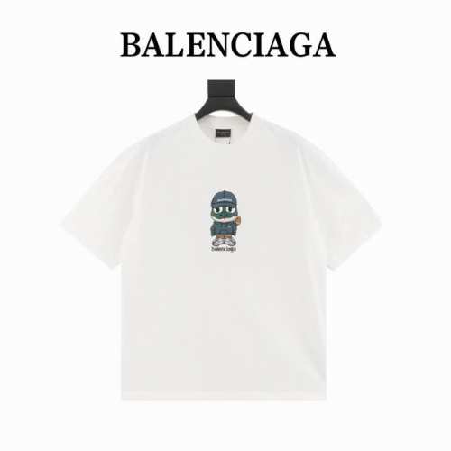 balenciag 巴黎世家蛇年定制短袖T恤. 胸前饰有刺绣卡通蛇图案刺绣小字母 搭配牛仔裤 短裤 超级时尚百搭 版型釆用Os宽松落肩版型. 男女同款 码数 S